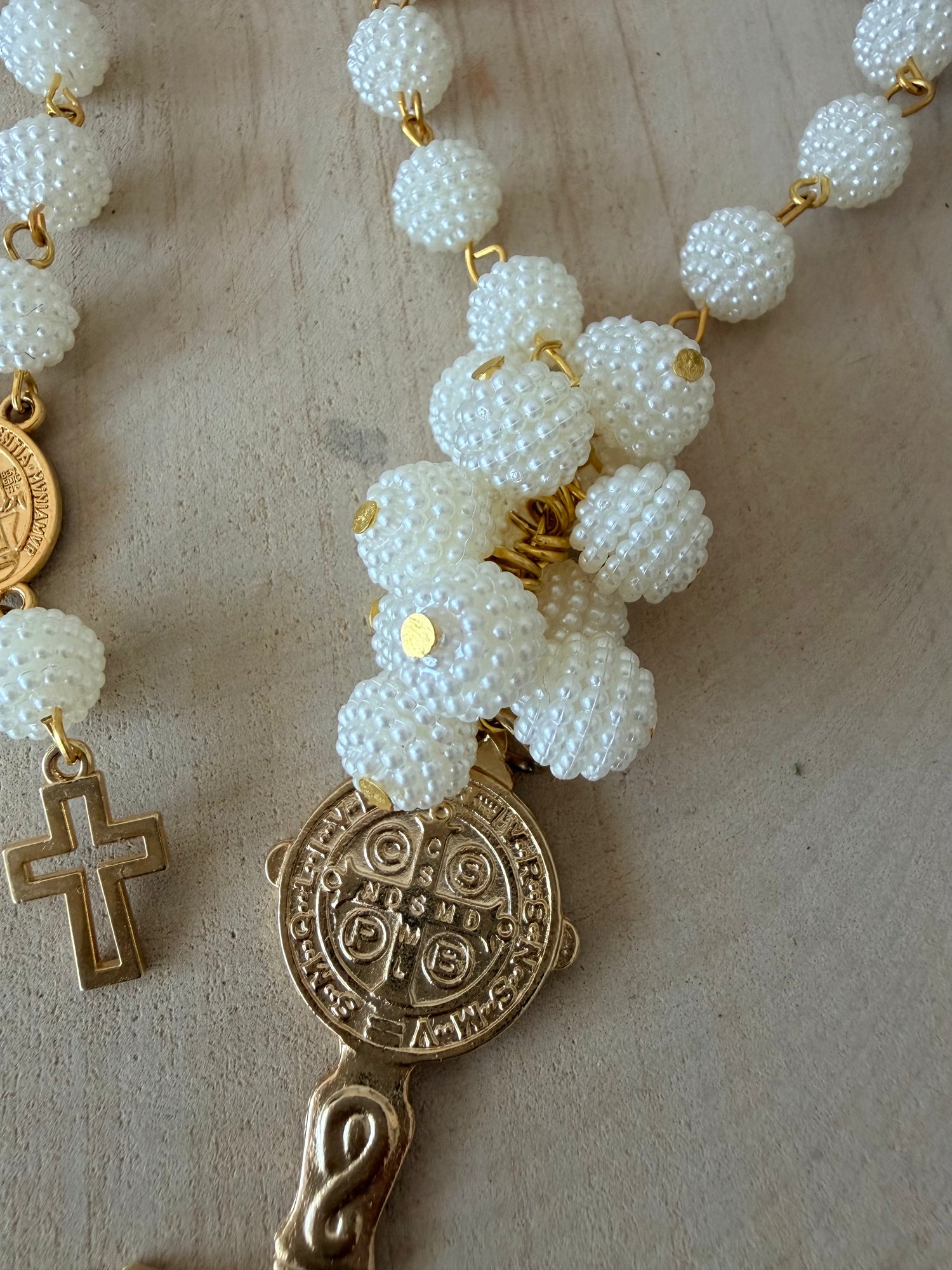 Bendición con llave de San Benito para Puerta con perla bordada