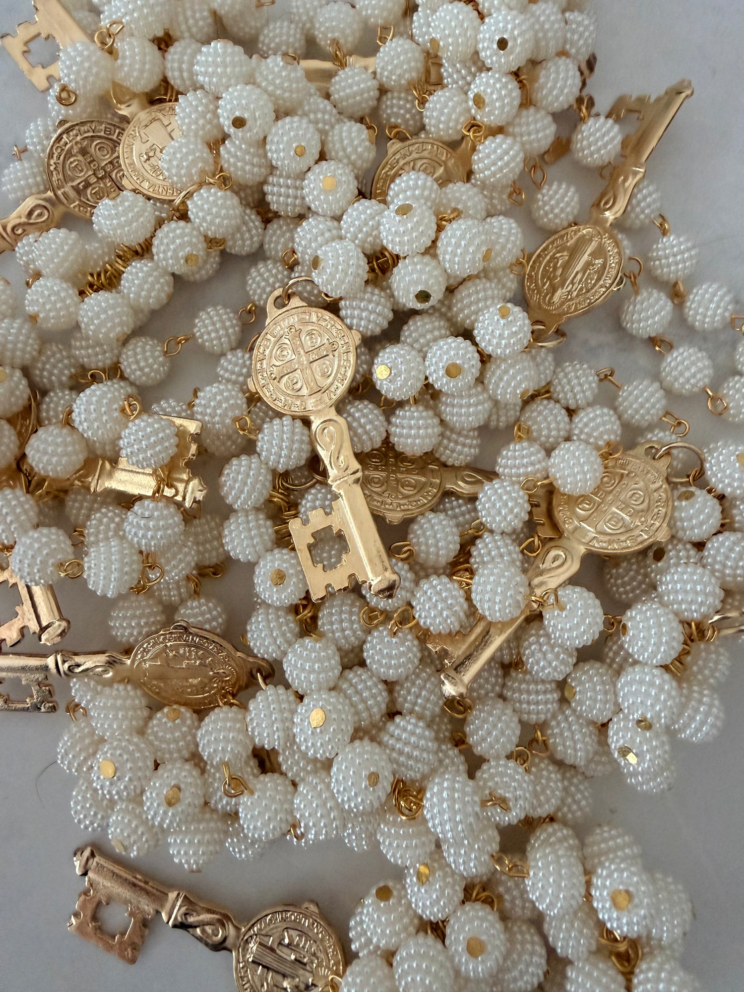 Bendición con llave de San Benito para Puerta con perla bordada